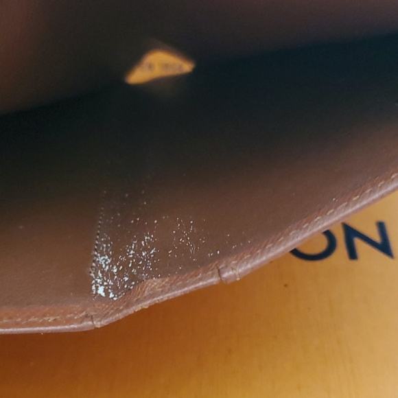 Louis Vuitton Midsize Wallet - Picture 16 of 17